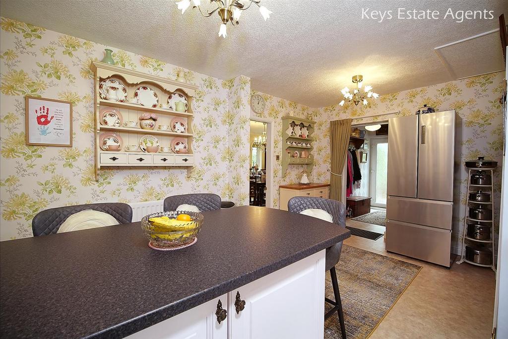 Kitchen Ang3.jpg