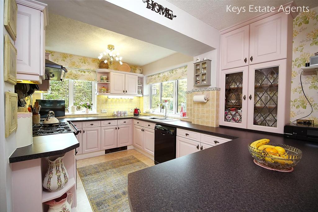 Kitchen Ang2.jpg
