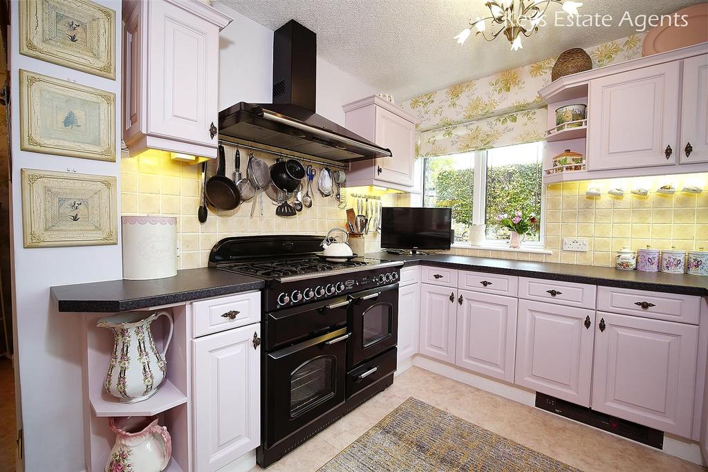 Kitchen Ang4.jpg