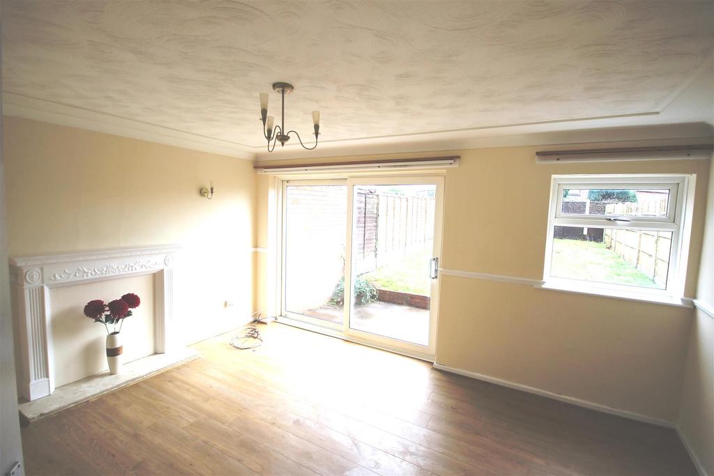 Coronation Road, Shelfield Pelsall 3 bed semidetached house £695 pcm