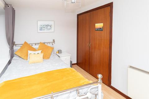 11d Canal Crescent, Perth, PH2 8HT