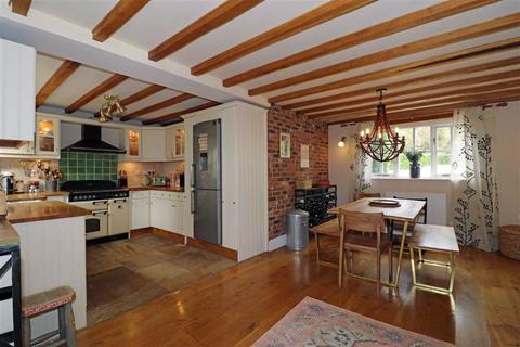 Honeysuckle Cottage Henley Road, Claverdon, Warwick, CV35 8PS