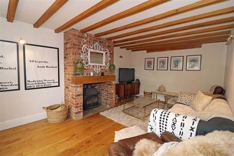 Honeysuckle Cottage Henley Road, Claverdon, Warwick, CV35 8PS