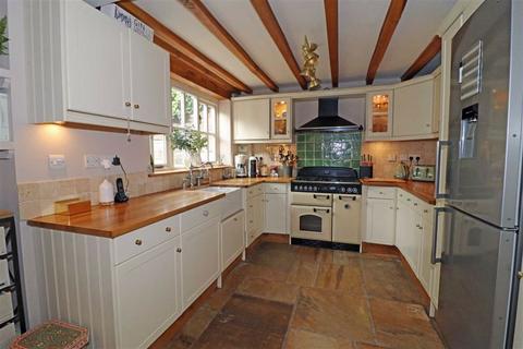 Honeysuckle Cottage Henley Road, Claverdon, Warwick, CV35 8PS