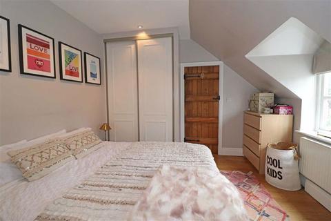 Honeysuckle Cottage Henley Road, Claverdon, Warwick, CV35 8PS