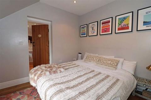 Honeysuckle Cottage Henley Road, Claverdon, Warwick, CV35 8PS