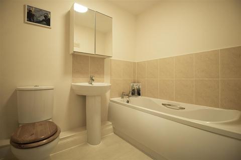 76 Constables Way, Hertford, SG13 7AF