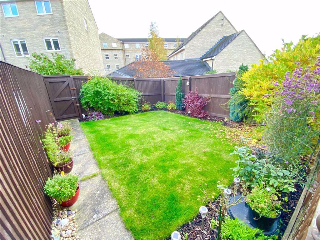 Axminster Drive, Bailiff Bridge... 4 bed townhouse £220,000