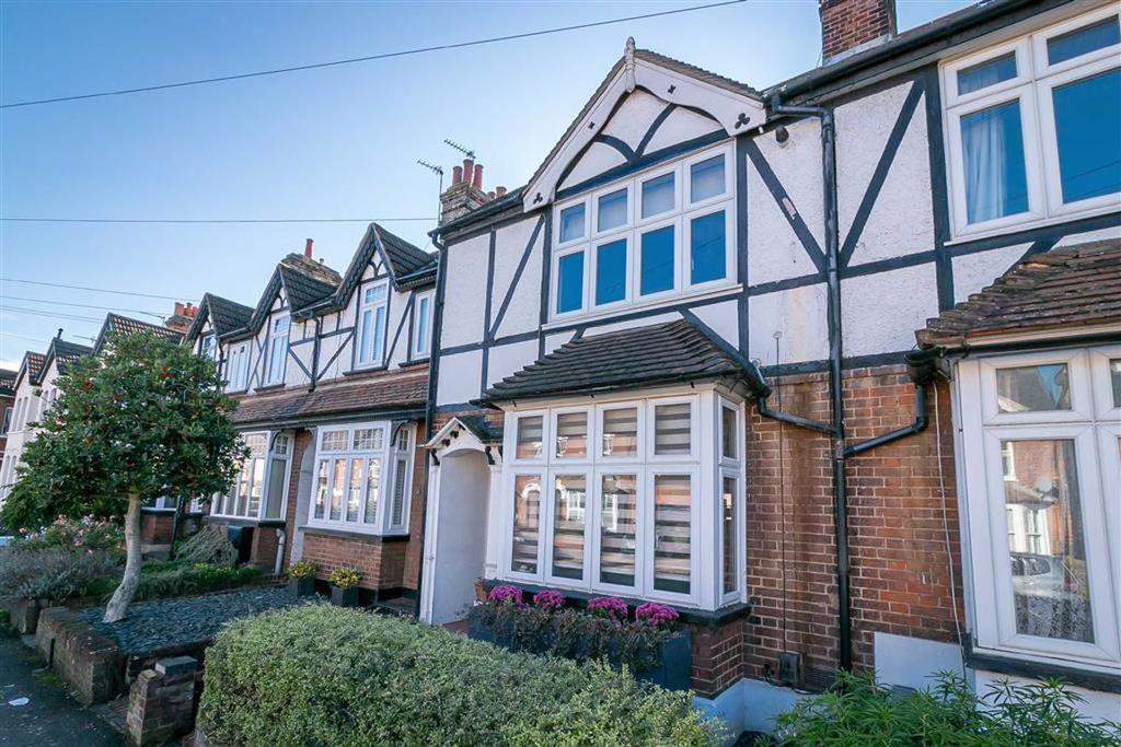 Bearton Road, Hitchin, SG5 4 bed terraced house £625,000