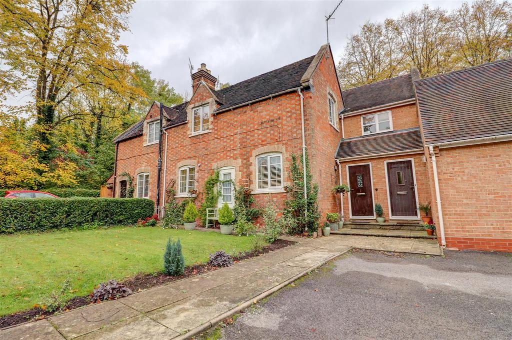 Cottage Lane, Shottery, StratfordUponAvon 1 bed flat £695 pcm (£160 pw)