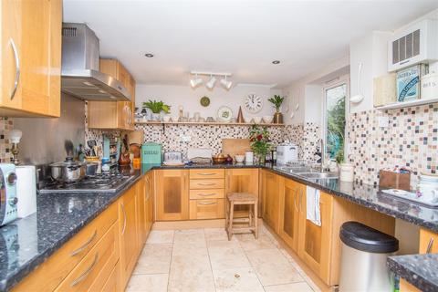 3 Exeter Road, Crediton, EX17 3BH