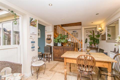 3 Exeter Road, Crediton, EX17 3BH