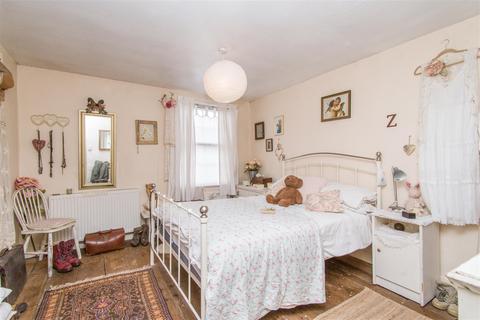 3 Exeter Road, Crediton, EX17 3BH