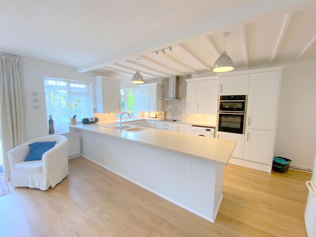 Extended Re-Fitted Kitchen/Breakfast Room