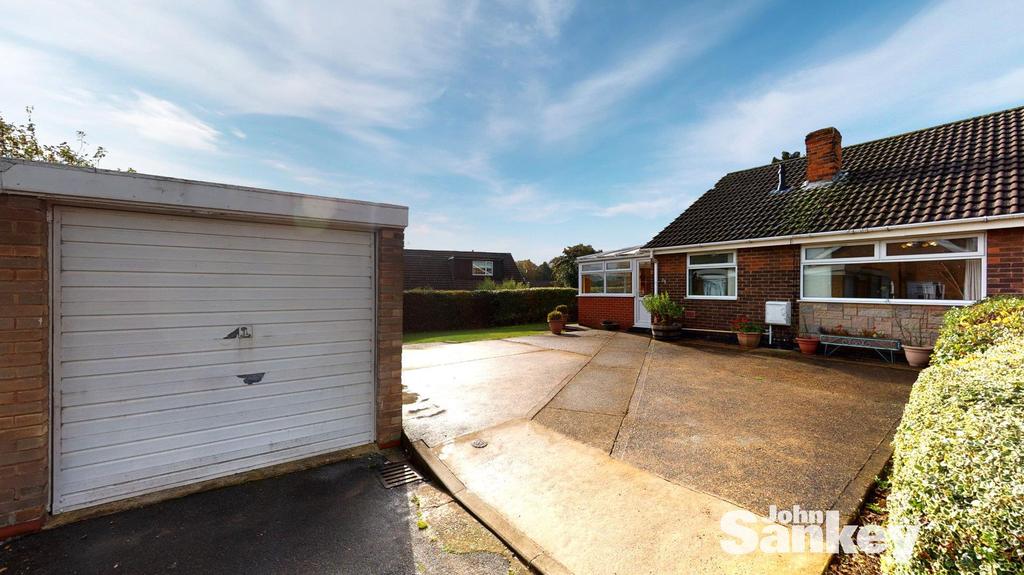 Walkers Close, Forest Town, Mansfield 2 bed semidetached bungalow £150,000