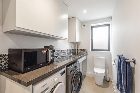 105 Elmbridge Avenue, Surbiton, KT5 9HE
