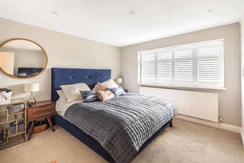 105 Elmbridge Avenue, Surbiton, KT5 9HE