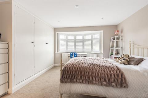 105 Elmbridge Avenue, Surbiton, KT5 9HE