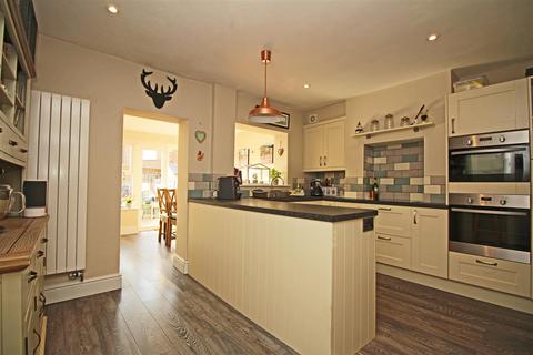 35 Victory Road, Horsham, RH12 2JF