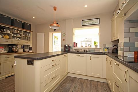 35 Victory Road, Horsham, RH12 2JF