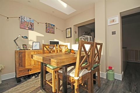 35 Victory Road, Horsham, RH12 2JF