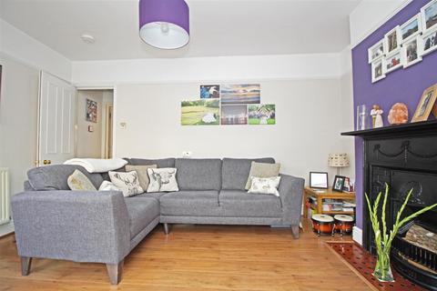 35 Victory Road, Horsham, RH12 2JF