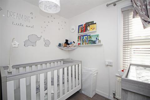 35 Victory Road, Horsham, RH12 2JF
