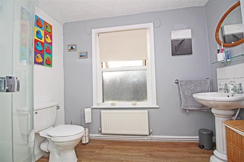 35 Victory Road, Horsham, RH12 2JF