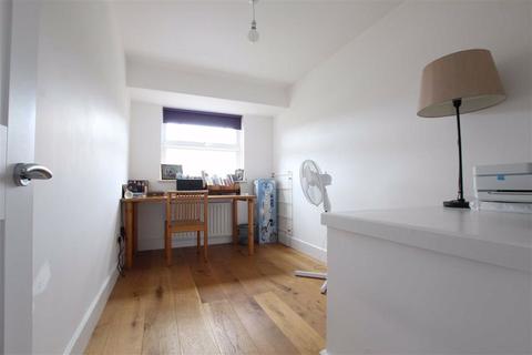 5 Balliol Road, Brackley, NN13 6LY