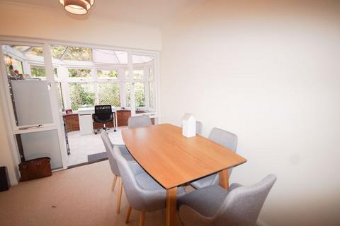 15 Abbey Walk, Great Missenden, HP16 0AY