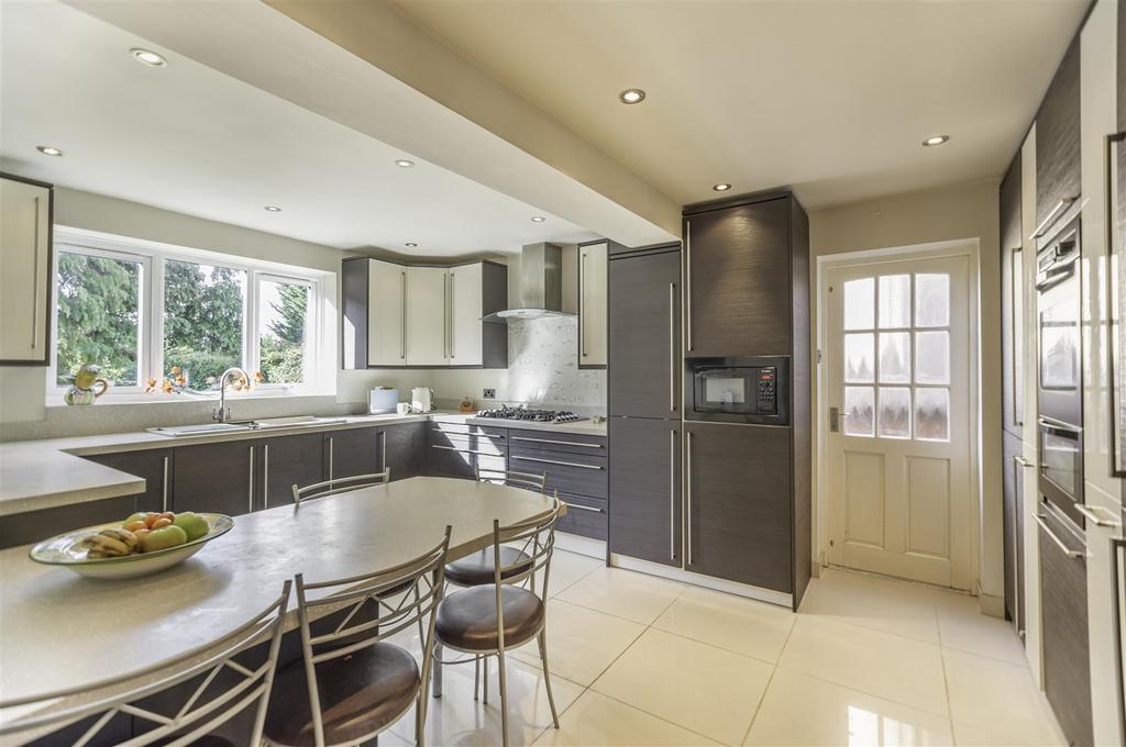 Folly Close, Radlett, Radlett 4 bed detached house £950,000