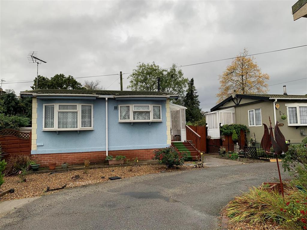 Bourne Park Residential Park, Ipswich 1 bed mobile home £50,000