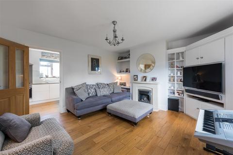 34 Alexander Road, Reigate, RH2 8EA