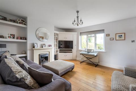 34 Alexander Road, Reigate, RH2 8EA