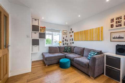34 Alexander Road, Reigate, RH2 8EA