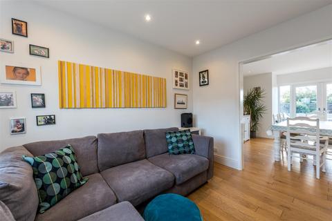 34 Alexander Road, Reigate, RH2 8EA