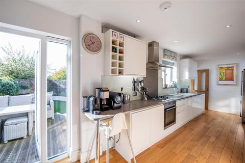 34 Alexander Road, Reigate, RH2 8EA