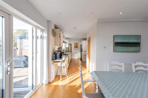 34 Alexander Road, Reigate, RH2 8EA