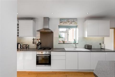 34 Alexander Road, Reigate, RH2 8EA