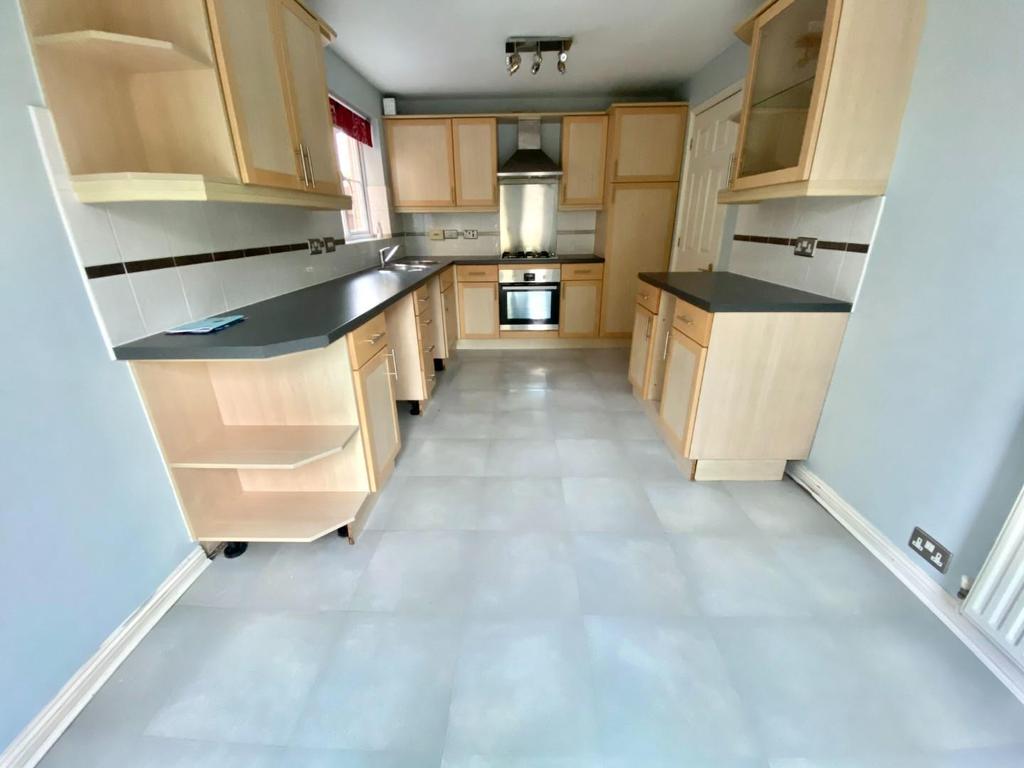 Woolbrook Close, Rainham 4 bed detached house £1,400 pcm (£323 pw)