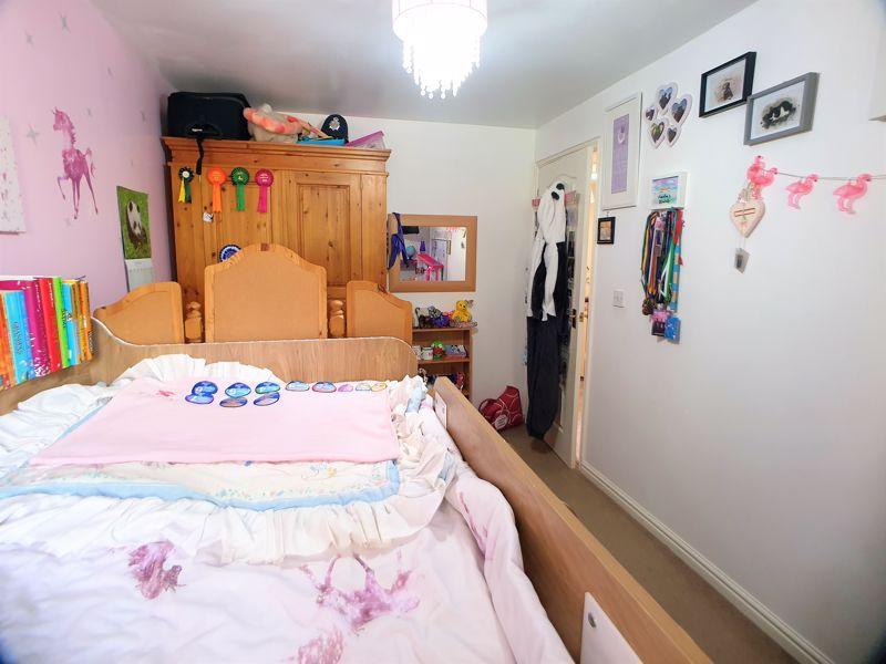 Bedroom 2 (2)