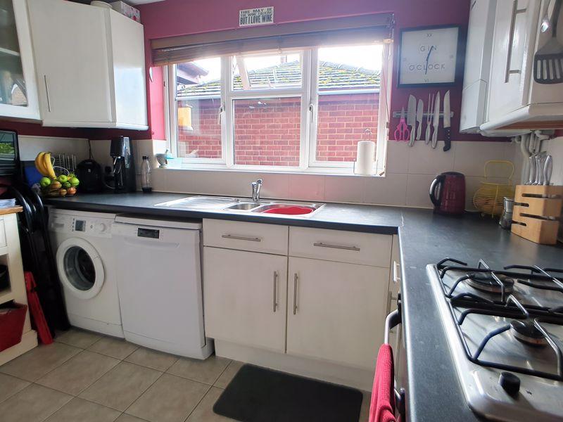 Fitted Kitchen (2)