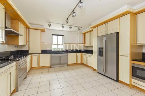 10 Claybury Hall, Woodford Green, IG8 8RW