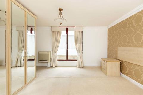 10 Claybury Hall, Woodford Green, IG8 8RW