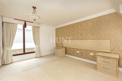 10 Claybury Hall, Woodford Green, IG8 8RW