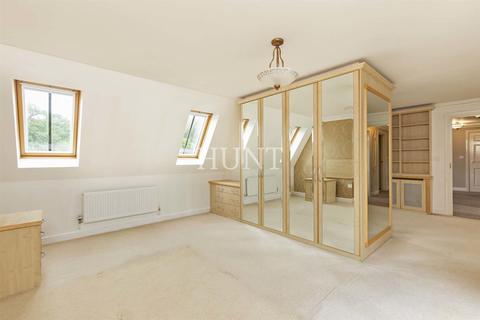 10 Claybury Hall, Woodford Green, IG8 8RW