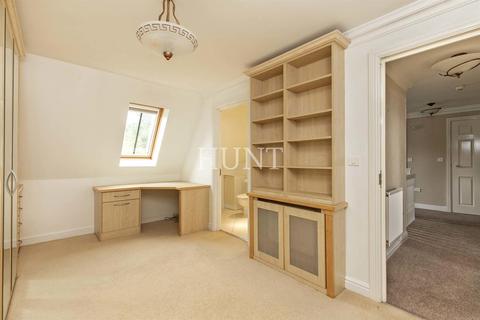 10 Claybury Hall, Woodford Green, IG8 8RW