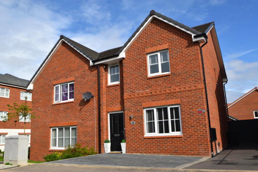 Atholl Duncan Drive, Upton, Wirral 3 bed semidetached house £215,000