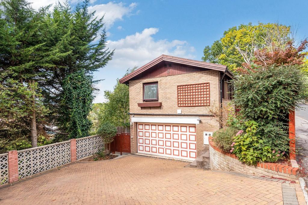Highland Road, Bromley, BR1 2 bed detached house £600,000