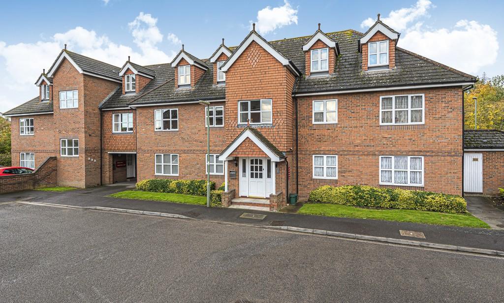 Riverview Gardens, Cobham, KT11 1 bed flat £249,995